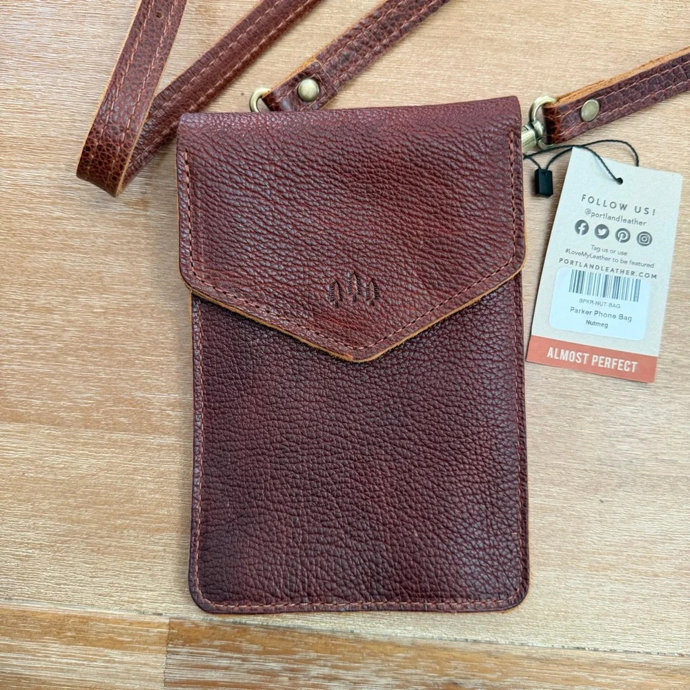 Portland Leather Goods Parker phone bag in nutmeg - Picture 2 of 4